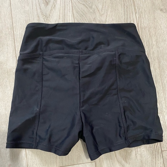 Thyme Maternity woment short XS - Picture 2 of 3